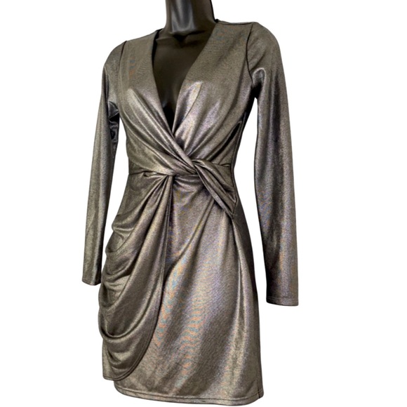 Forever 21 Dresses & Skirts - Twist-Front Sliver V Neck Long Sleeved Knit Dress